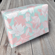 Gavepappír B 38 cm. Ljósar tónar, húðað pappír. 150 mtr.