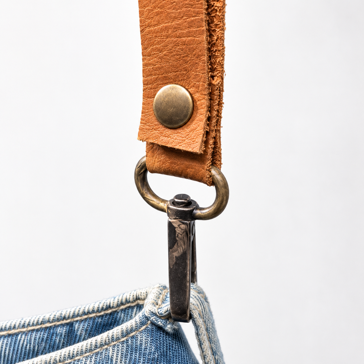 Leather strap, natural. Slim version. 1.6 x 17 cm. Jeans hook