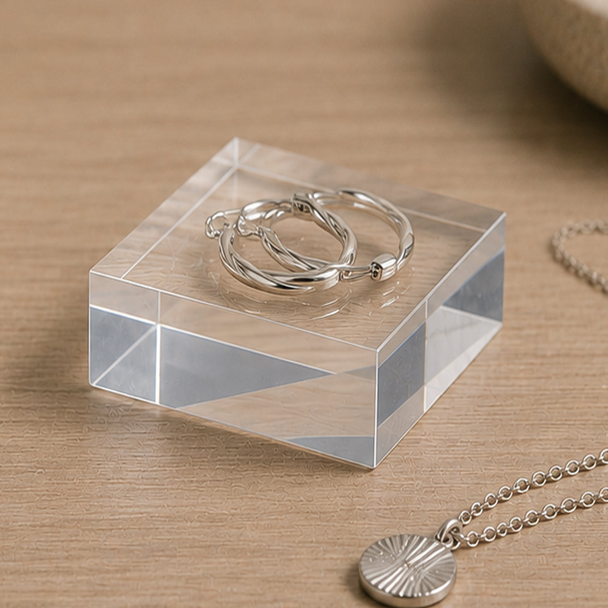 Display block, clear acrylic, 10.5 x 10.5 x H4 cm, for jewelry