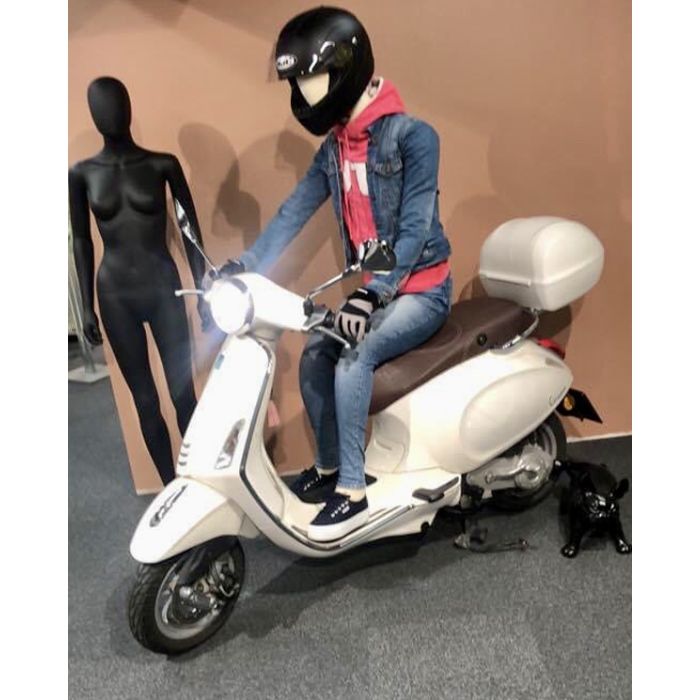 Articulated male mannequin