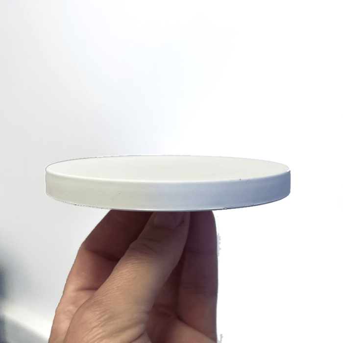 Toppi mallinukelle, naisille (99420-01 ja 99421-01). Valitse väri