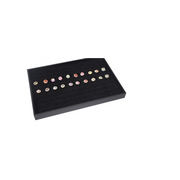 Koristeellinen renkaiden säilytysalusta, reikäinen. Musta Flock