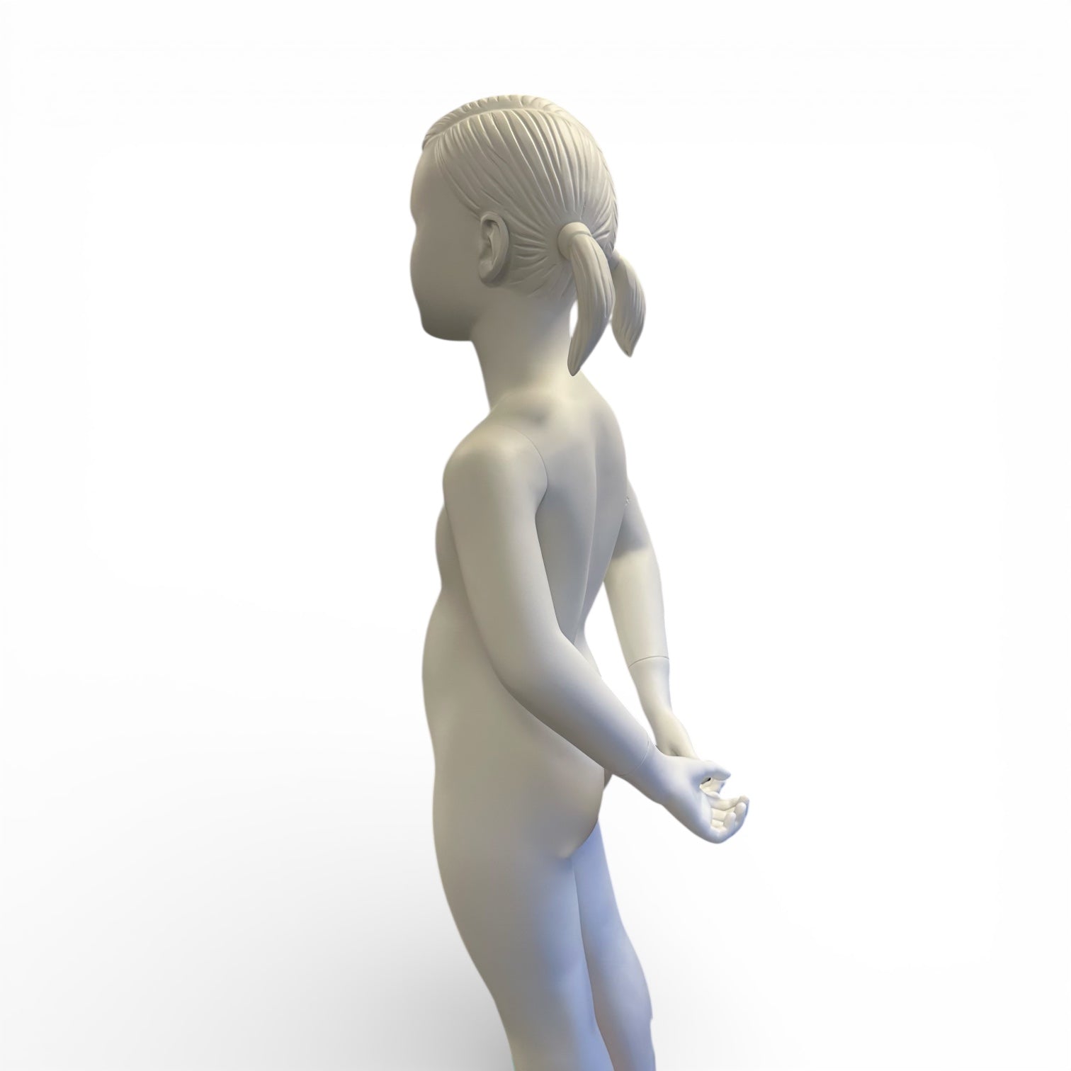 Pige børnemannequin 7-8 år. Skulptureret hår