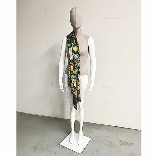 Damemannequin - torso med hoved m. net, egghead, øre i hørfarvet. Metal fodplade. Hvid high gloss. Luffehænder.