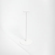 Skiltahaldari. Plastføt við stong. Fastur hædd 33 cm. Hvítur