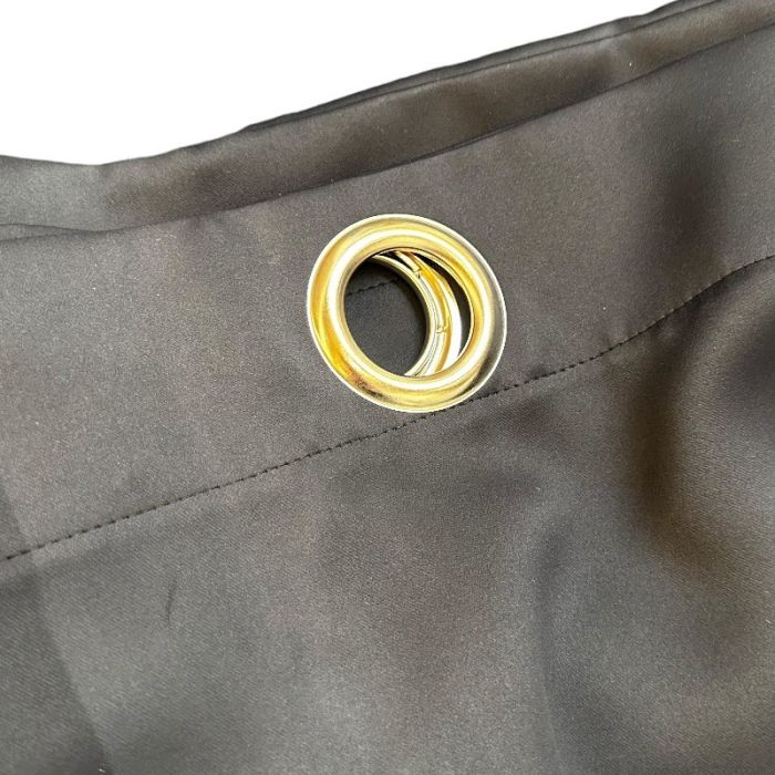 Curtain. 135x220 cm black, with 8 rings Ø40 mm L 218 x W 135 cm (4.5 cm drop to center of rings)
