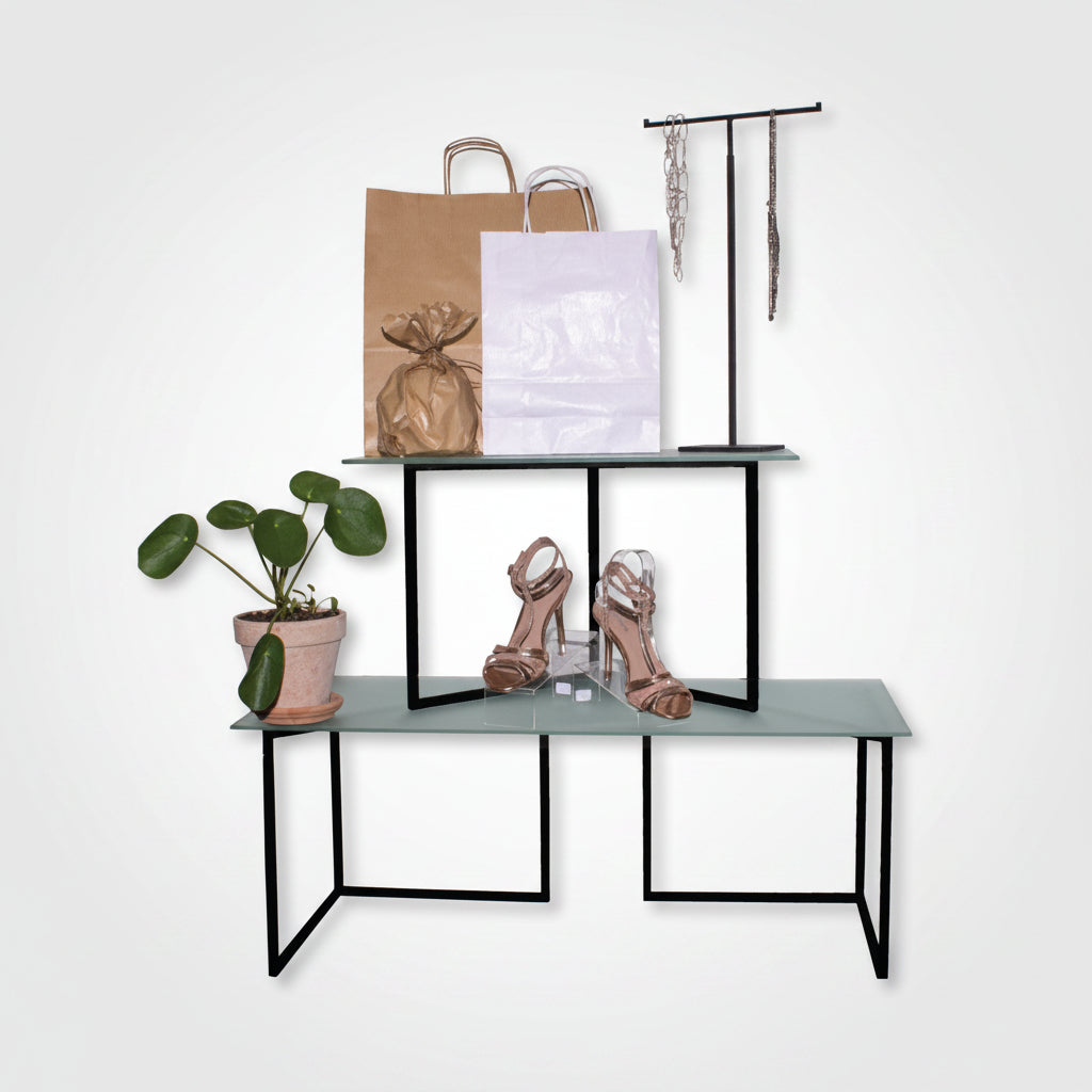 Sort glaspodie med frostet glas til butik
