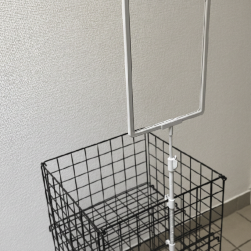 Sign holder, A4, with spring for wire, plastic, White