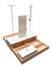 Smykkebakke, træbakke med rumdeling, hvidt tilbehør