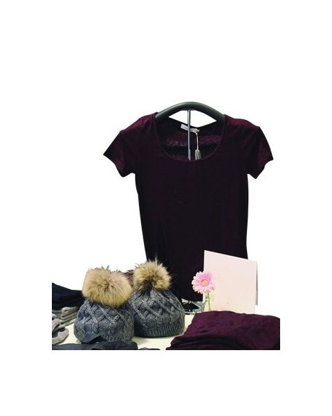 T-shirt display - Krom