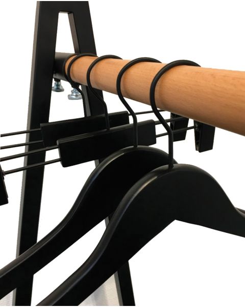 Træbøjle, massiv, flad, voksen, med gummi, mat sort, sort krog, 12 mm tyk, 45 cm