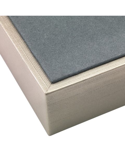 Smykkedisplay i grå. Sæt med 7 enheder.