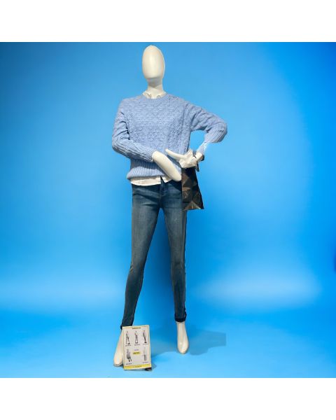 Faceless, damemannequin, mat hvid, poserer med bøjede arme