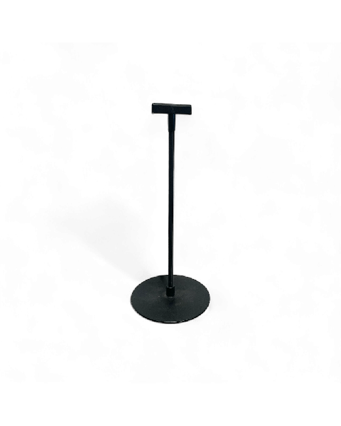 Skiltefod i plast m/rammeholder. Fast højde 33 cm. T/ plastrammer