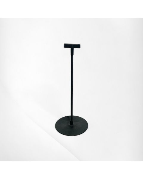 Skiltefod i plast m/rammeholder. Fast højde 33 cm. T/ plastrammer