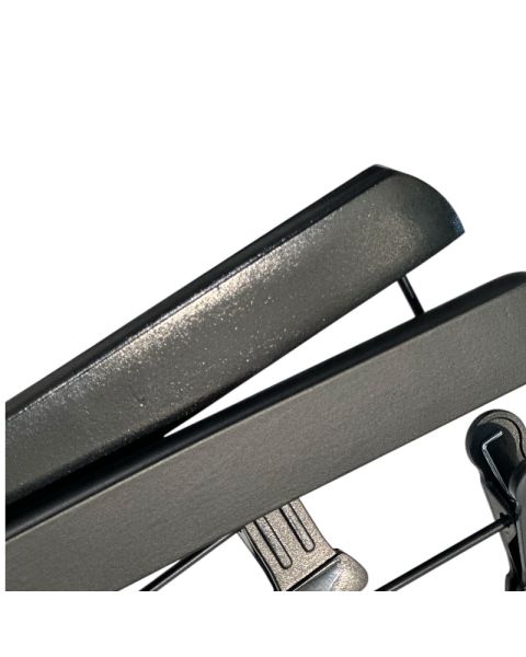 Vesterhavs Buksebøjle. Sort træ (lakeret -blank)  35 cm med sorte plast klemmer. Gummicoated krog i sort