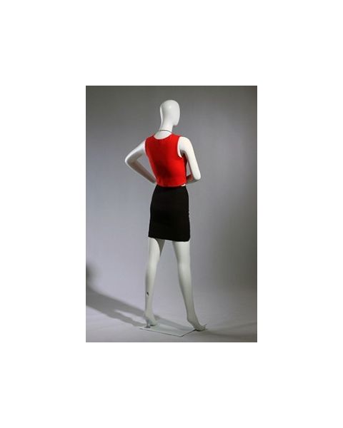 Faceless, damemannequin, mat hvid, poserer med bøjede arme