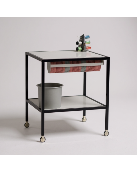 Luton, pakkebord, på hjul med hvid melaminplader, sort stel, 80 x 80 x H80 cm. Med tilbehør