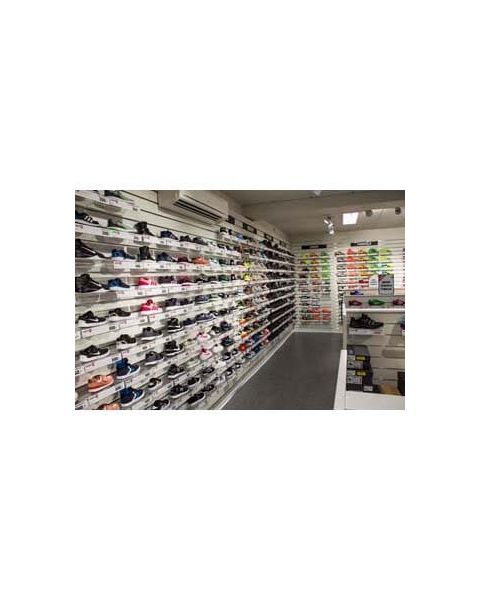 Skohylde t/ rillepanel med datablad, akryl, 28 x 13 x H4,5 cm - Sælges stykvis