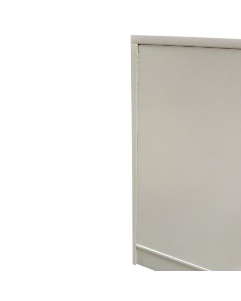 Slimline Disk, lukket modul, med 3 hylder, hvid, B122 x D46 x H96 cm samlet. 2 Sortering, ridser og skrammer.