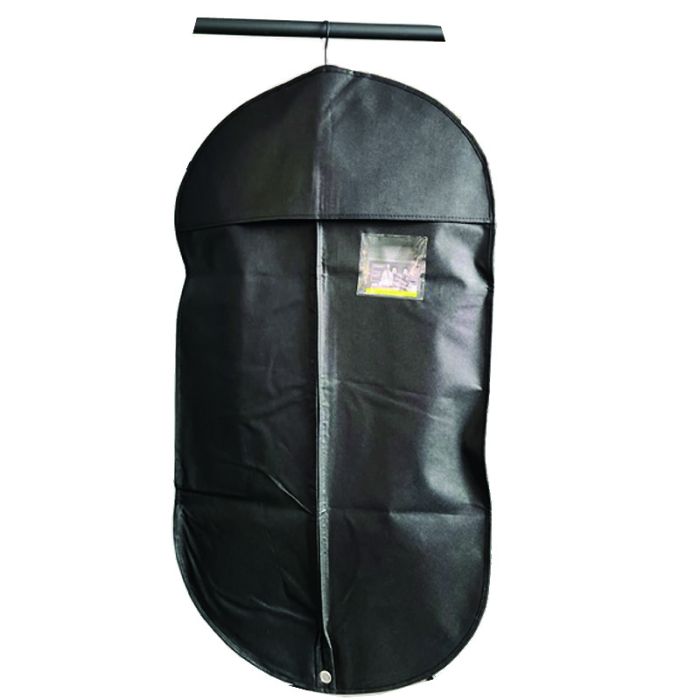 Her er en alternativ formulering for beskrivelsen af dragtposen i sort åndbar non-woven materiale:

Denne dragtpose er lavet af åndbart non-woven materiale i en elegant sort farve. Den har en praktisk lomme i klar plast, der er perfekt til opbevaring af