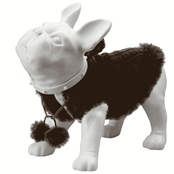 Fang dine kunders og deres børns opmærksomhed med en sød bulldog-mannequin.

Denne charmerende hundemannequin er perfekt til at placere i butiksvinduet eller ved indgangsdøren.

Mål:
32 x 22 x H37 cm.
Plast mat hvid

Super til butiksvinduet og but
