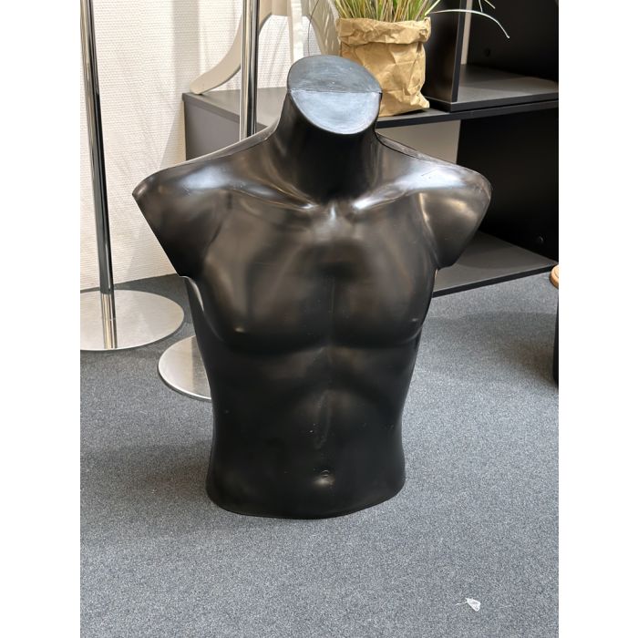 Herretorso, sort, plast. H 60 cm.. Vareprøve